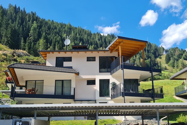 Foto van Luxe appartement met een fantastisch bergpanorama - Vakantiehuis in Ebene Reichenau - Outdoor