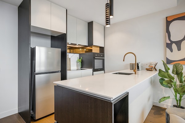 Foto van Modern, luxe appartement met 1 slaapkamer en balkon - Kitchen