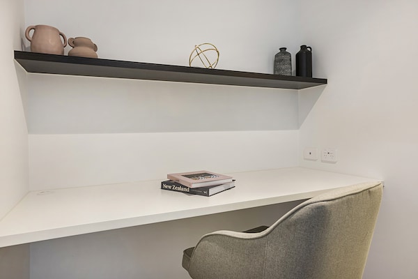 Foto van Modern, luxe appartement met 1 slaapkamer en balkon - Untagged
