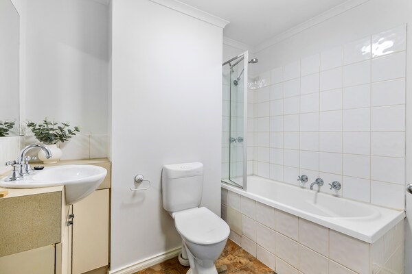 Foto van Chic appartement met 2 slaapkamers nabij Albert Park - BathRoom