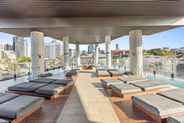 Foto van Chique 1-slaapkamerappartement met parkeergelegenheid, zwembad en fitnessruimte - PoolOfHouse