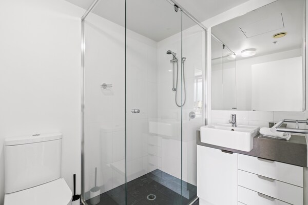 Foto van Chique 1-slaapkamerappartement in het centrum met zwembad en uitzicht - BathRoom