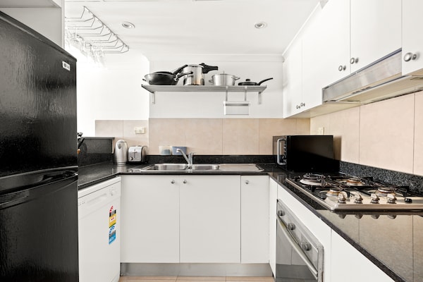 Foto van Groen uitzicht en geweldige locatie: 1-slaapkamerappartement in het centrum - Kitchen