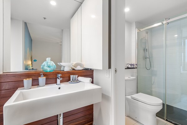 Foto van Strak 2-slaapkamer centraal Melbourne - Vakantiehuis in Melbourne - BathRoom