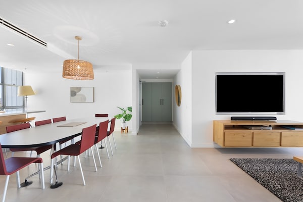Foto van Verblijf in Surfers Paradise met voorzieningen in resortstijl - LivingRoom