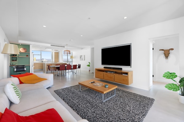 Foto van Verblijf in Surfers Paradise met voorzieningen in resortstijl - LivingRoom