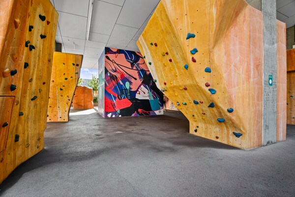 Foto van Appartement met 2 slapkamers in een hogbouwcomplex met zwembad en fitnessruimte. - Facilities