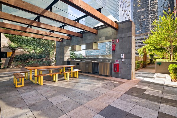 Foto van Appartement met 2 slapkamers in een hogbouwcomplex met zwembad en fitnessruimte. - Facilities