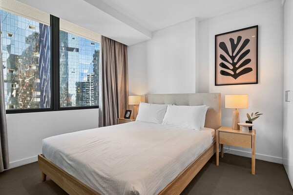 Foto van Appartement met 2 slapkamers in een hogbouwcomplex met zwembad en fitnessruimte. - BedRoom