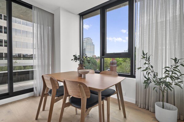 Foto van Gloednieuw appartement in Albert Park met zwembad en fitnessruimte. - DiningRoom