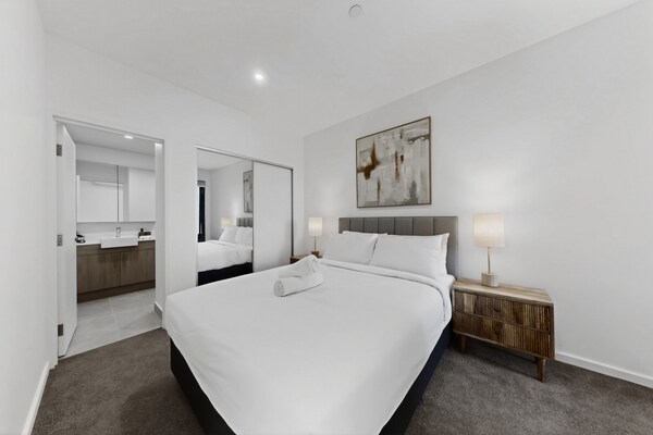 Foto van Gloednieuw appartement met 2 slaapkamers en uitzicht over de stad. - BedRoom