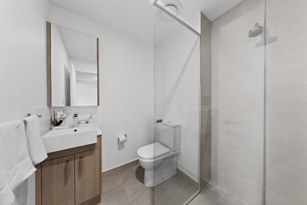 Foto van Licht en modern appartement met 2 slaapkamers en balkon met uitzicht. - BathRoom