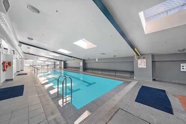 Foto van Stijlvol appartement met 2 slaapkamers, zwembad en parkeergelegenheid. - PoolOfHouse