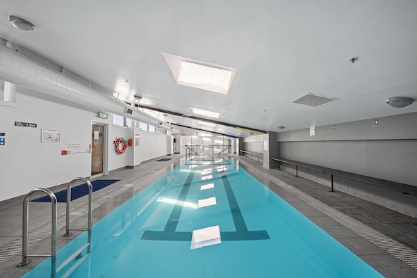 Foto van Stijlvol appartement met 2 slaapkamers, zwembad en parkeergelegenheid. - PoolOfHouse