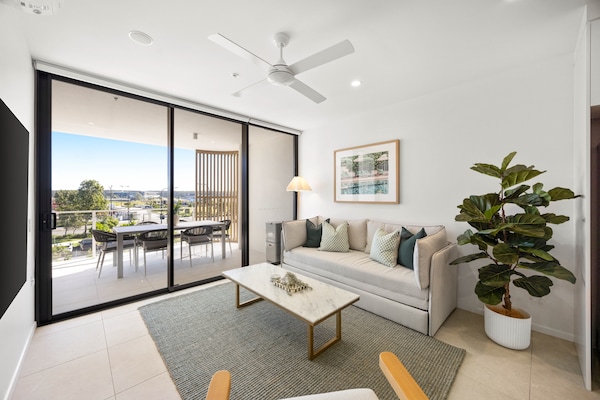 Foto van Appartement met 2 slaapkamers aan het zwembad bij Lake Kawana - LivingRoom