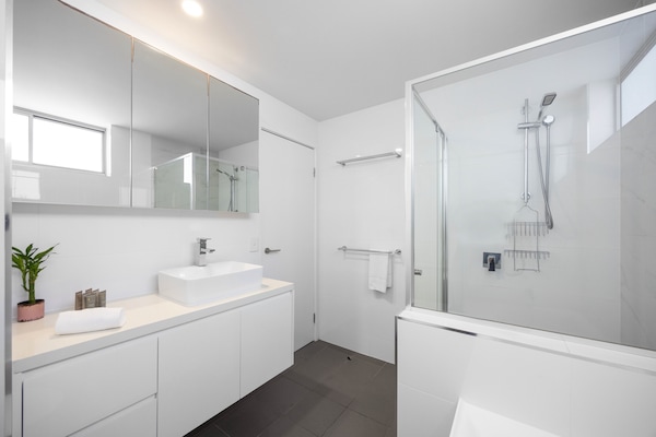 Foto van Appartement met 3 slaapkamers aan het strand met uitzicht op de oceaan. - BathRoom