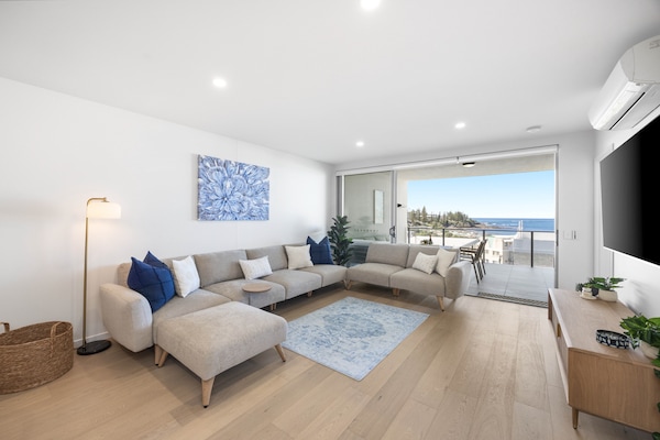 Foto van Appartement met 3 slaapkamers aan het strand met uitzicht op de oceaan. - LivingRoom