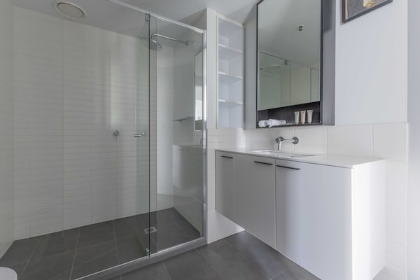 Foto van Appartement met 2 slaapkamers en uitzicht op de skyline nabij Flemington - BathRoom