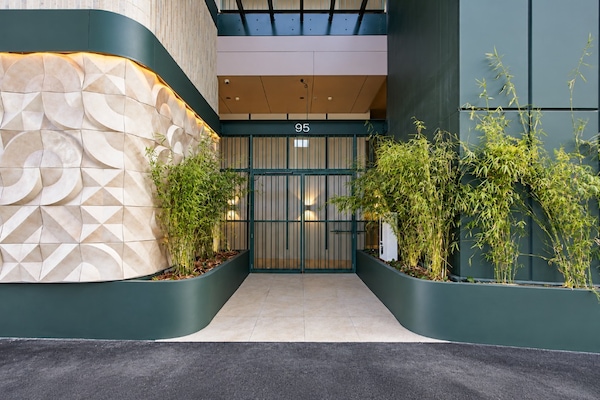 Foto van Sky-View appartement met 2 slaapkamers vlakbij St Kilda Beach - ExteriorSummer