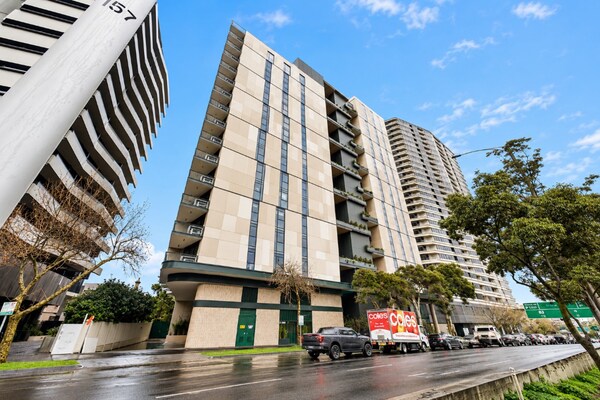Foto van Sky-View appartement met 2 slaapkamers vlakbij St Kilda Beach - ExteriorSummer