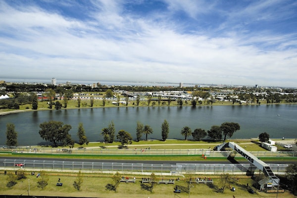 Foto van Sky-View appartement met 2 slaapkamers vlakbij St Kilda Beach - ExteriorSummer