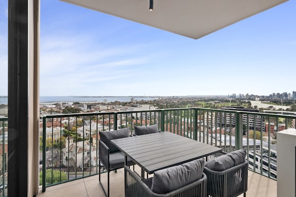 Foto van Verhoogde woning met 3 slaapkamers in Fareham St Kilda - ExteriorSummer