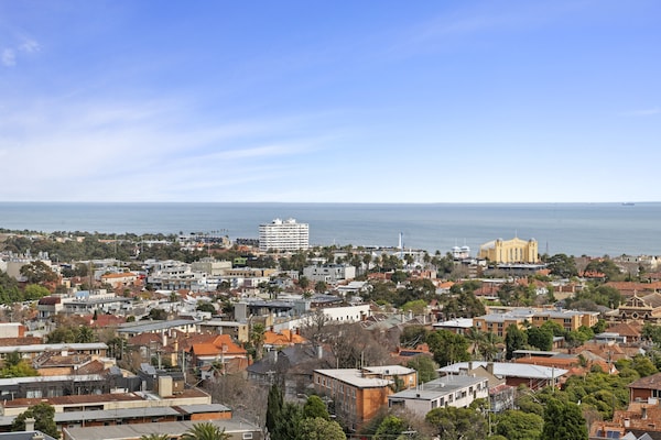 Foto van Verhoogde woning met 3 slaapkamers in Fareham St Kilda - ExteriorSummer