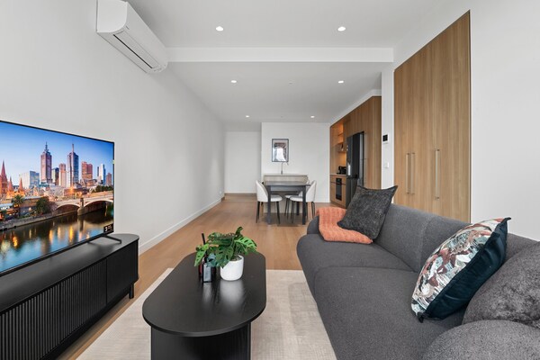 Foto van Verhoogde woning met 3 slaapkamers in Fareham St Kilda - LivingRoom