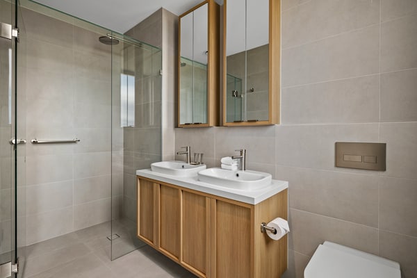 Foto van Lichtrijk, gloednieuw appartement met 3 slaapkamers - BathRoom