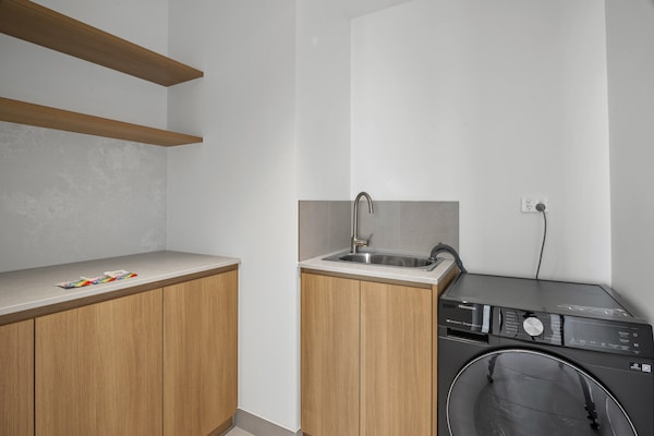 Foto van Lichtrijk, gloednieuw appartement met 3 slaapkamers - BathRoom