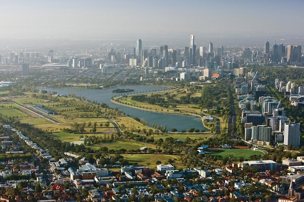Foto van Skydeck appartement met 2 slaapkamers nabij Albert Park - ExteriorSummer