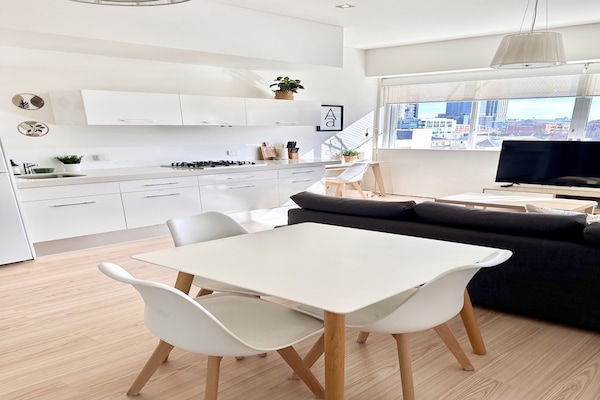 Foto van Stijlvol appartement met 1 slaapkamer in het centrum van Adelaide - LivingRoom