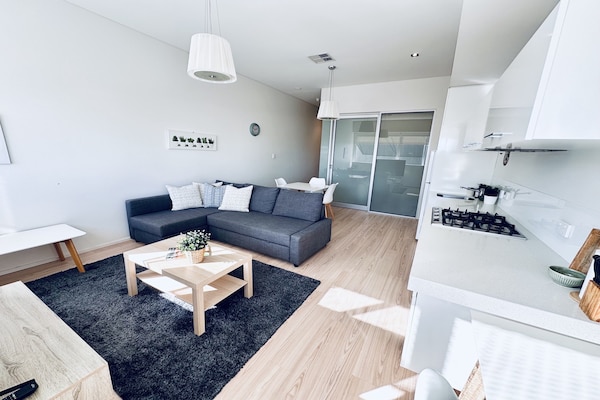 Foto van Stijlvol appartement met 1 slaapkamer in het centrum van Adelaide - LivingRoom