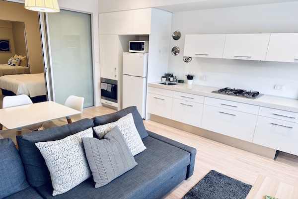 Foto van Stijlvol appartement met 1 slaapkamer in het centrum van Adelaide - LivingRoom