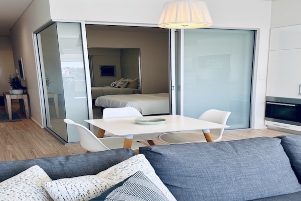 Foto van Stijlvol appartement met 1 slaapkamer in het centrum van Adelaide - LivingRoom