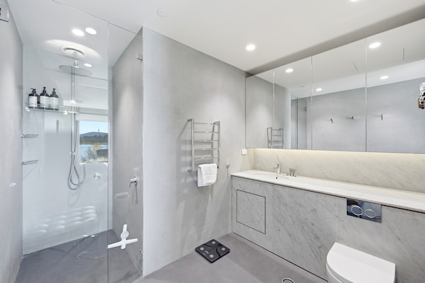 Foto van Appartement met 1 slaapkamer aan het water in Kingston - BathRoom