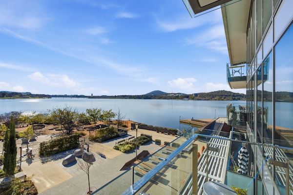Foto van Appartement met 1 slaapkamer aan het water in Kingston - ExteriorSummer