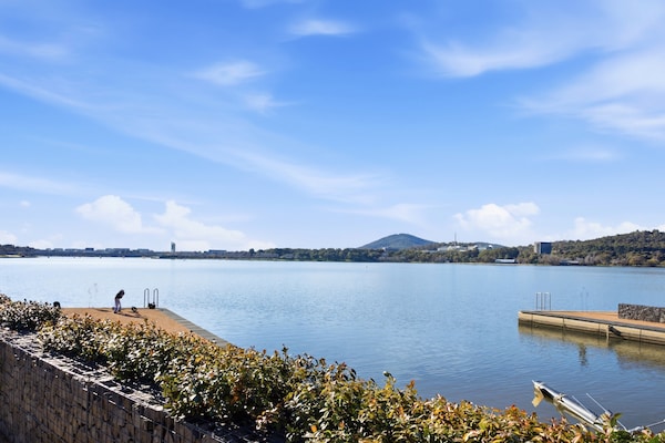 Foto van Appartement met 1 slaapkamer aan het water in Kingston - ExteriorSummer