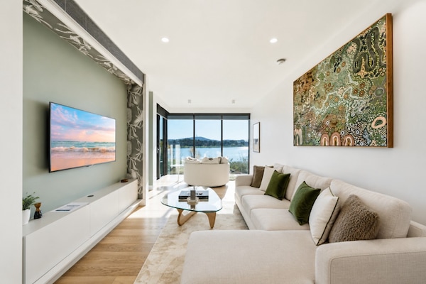 Foto van Appartement met 1 slaapkamer aan het water in Kingston - LivingRoom