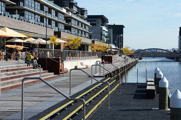 Foto van Appartement met 1 slaapkamer aan het water in Kingston - ExteriorSummer