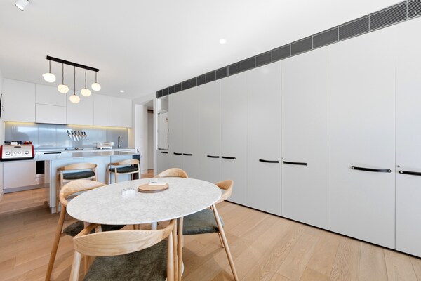Foto van Appartement met 1 slaapkamer aan het water in Kingston - DiningRoom