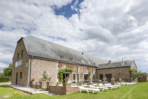 Foto van Groot vakantiehuis voor het hele gezin in Houyet - Vakantiehuis in Houyet - ExteriorSummer