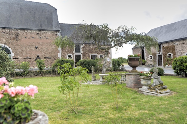 Foto van Groot vakantiehuis voor het hele gezin in Houyet - Vakantiehuis in Houyet - GardenSummer