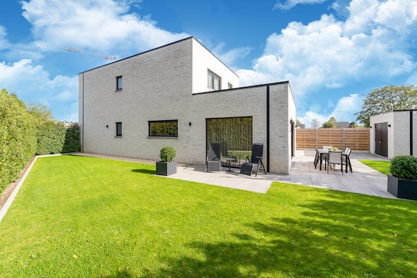 Foto van Beaunita: Luxe verblijf in Hamont - Vakantiehuis in Hamont-Achel - ExteriorSummer