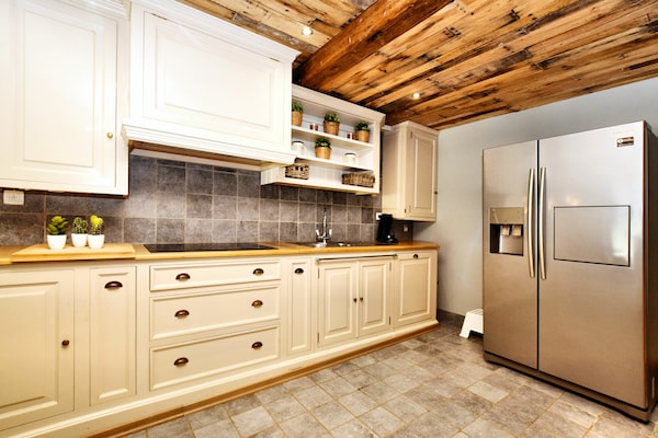 Foto van Rustiek vakantiehuis in Beauraing met verwarmd binnenzwembad - Kitchen