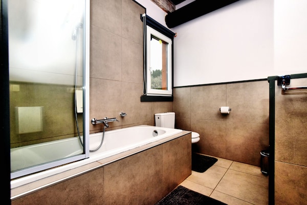 Foto van Villa met verwarmd buitenzwembad en sauna - Vakantiehuis in Manhay (lamormenil) - BathRoom