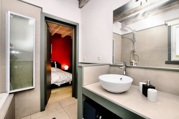 Foto van Villa met verwarmd buitenzwembad en sauna - Vakantiehuis in Manhay (lamormenil) - BathRoom