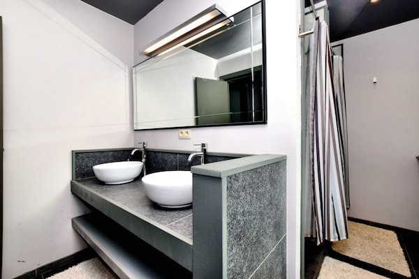 Foto van Villa met verwarmd buitenzwembad en sauna - Vakantiehuis in Manhay (lamormenil) - BathRoom