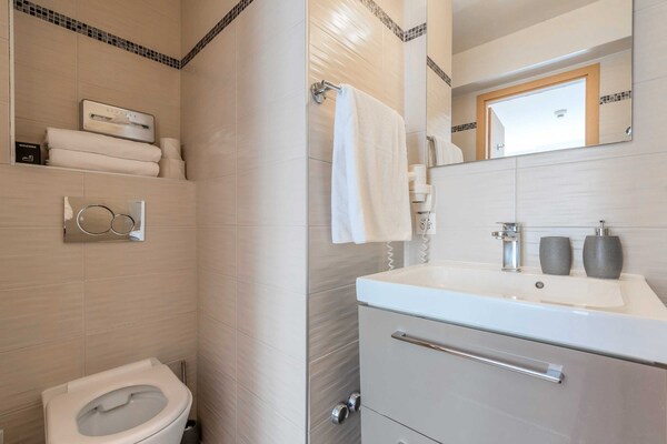Foto van Charmant appartement - AC 1BR/4P - Genève - Vakantiehuis in Genève - Untagged