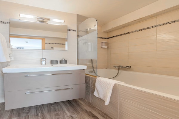 Foto van Charmant appartement - AC 1BR/4P - Genève - Vakantiehuis in Genève - Untagged